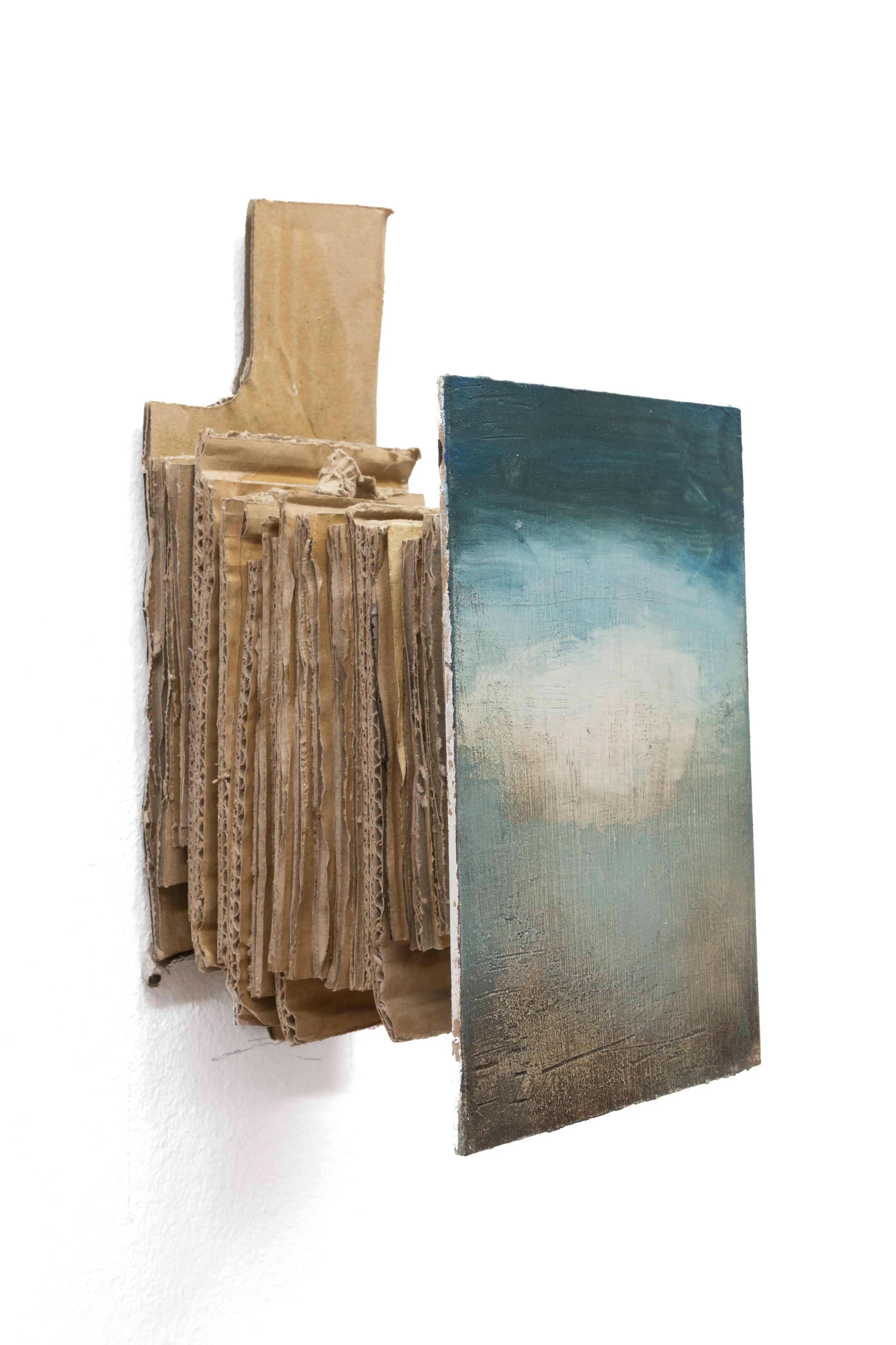 Nube, 2020, óleo sobre cartón, 17,6 × 12,5 × 12 cm