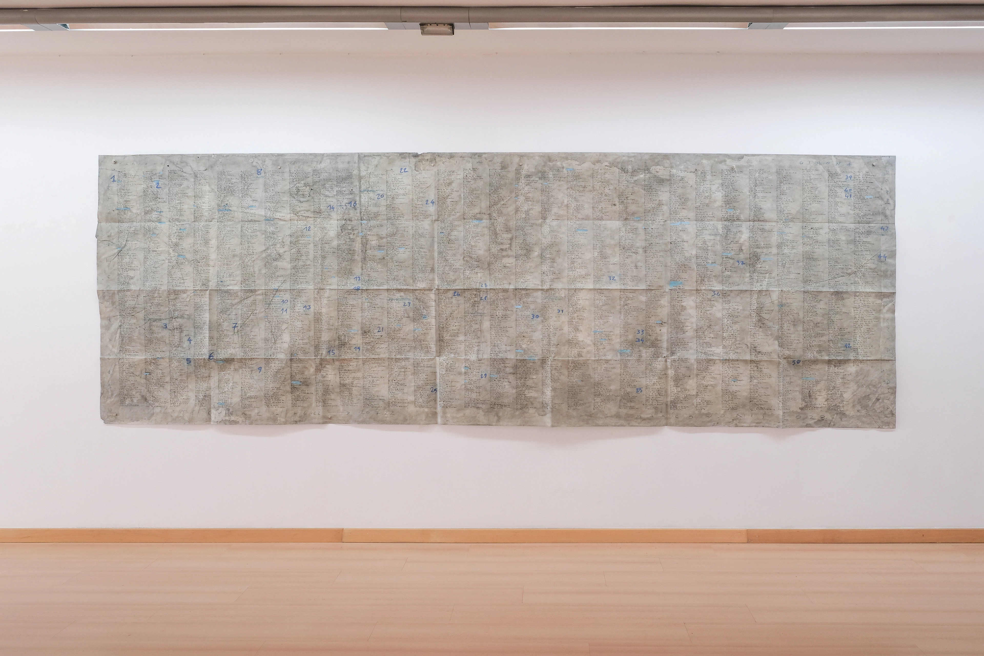 Sequere, topónimos, 2023, técnica mixta sobre papel 150 cm × 435 cm.